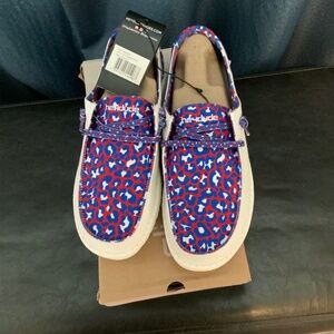 NWT women’s Wendy Hey Dude size 8